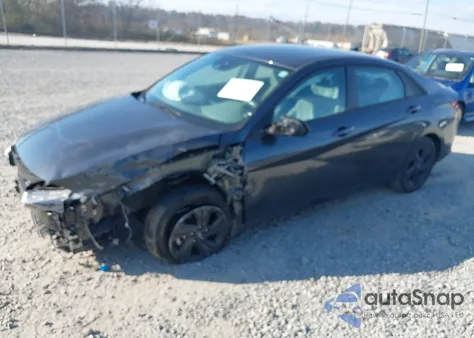 2023 Hyundai Elantra Sel z USA, uszkodzony, nr VIN 5NPLM4AG8PH112367
